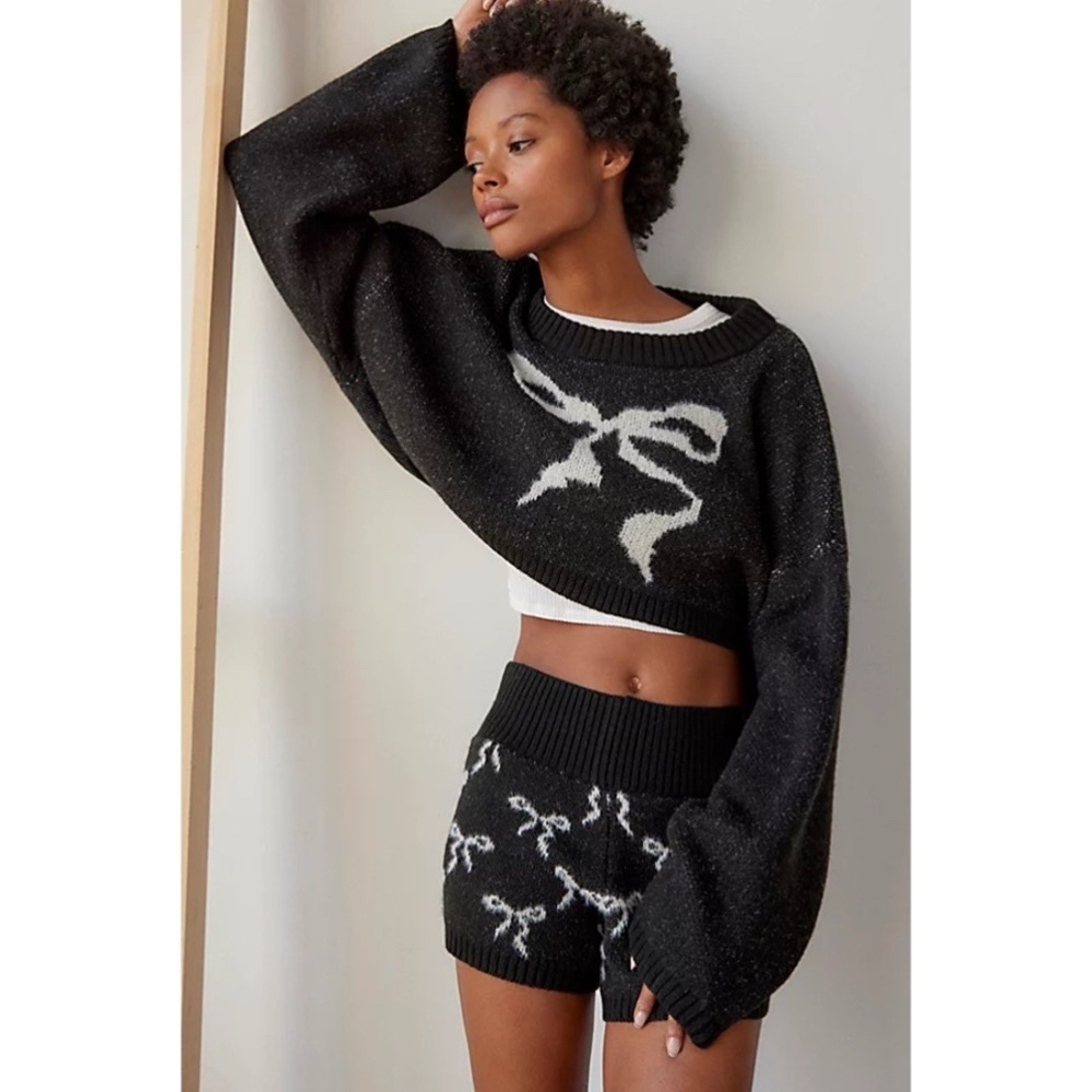 Urban Outfitters Cropped Sweater Black Gray Bow Out From Under Medium M